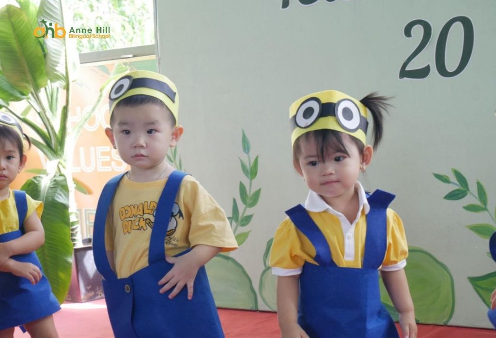 Hình 4: Con em cùng nhau nhảy chào mừng ngày Nhà Giáo Việt Nam