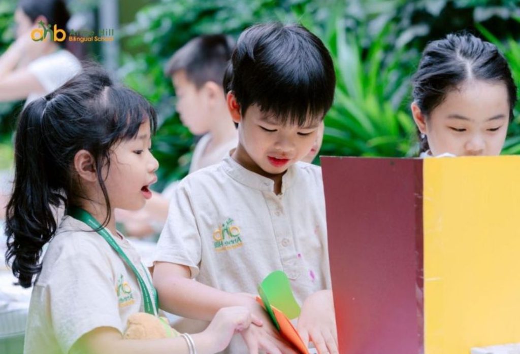 Các hoạt động sáng tạo cho trẻ mầm non tại Anne Hill giúp các bé rèn luyện kỹ năng làm việc nhóm và giao tiếp hiệu quả