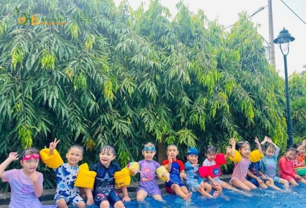 Các hoạt động ngoài trời giúp trẻ chủ động giao tiếp linh hoạt hơn