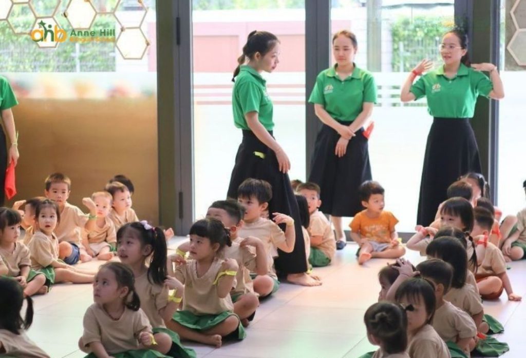 Xây dựng môi trường giao tiếp tích cực và lành mạnh cho trẻ