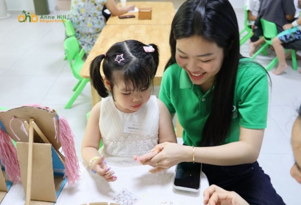 Kỹ năng giao tiếp cho trẻ mầm non được thể hiện qua hành vi giao tiếp hàng ngày của trẻ