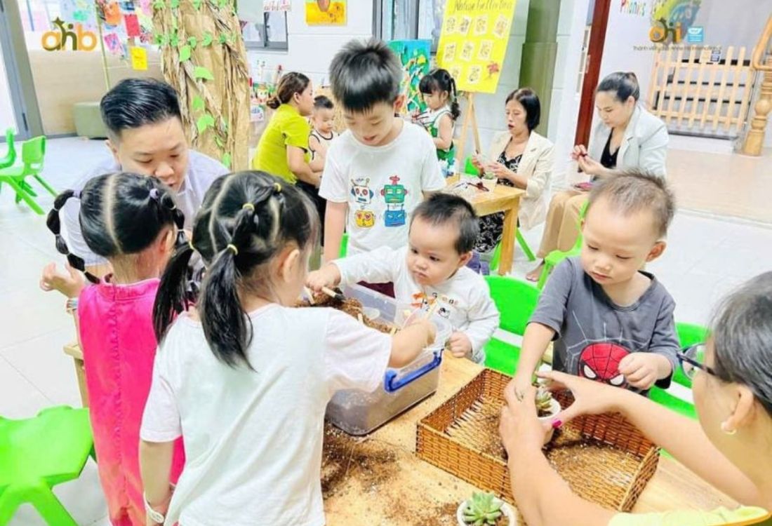 Kỹ năng giao tiếp cho trẻ mầm non: Dạy sao cho đúng?