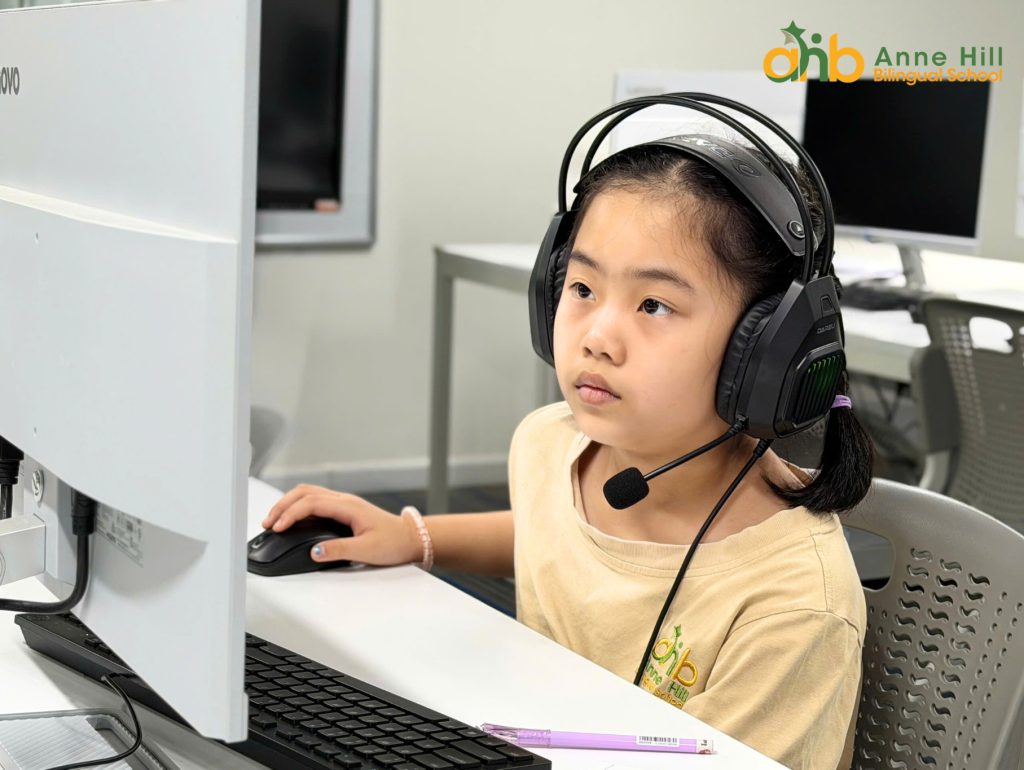 Khoảnh khắc thi IOE của học sinh Anne Hill