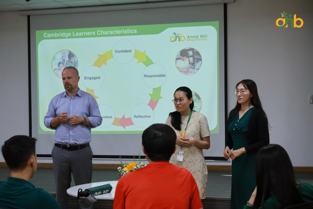 Nhà trường và phụ huynh Anne Hill