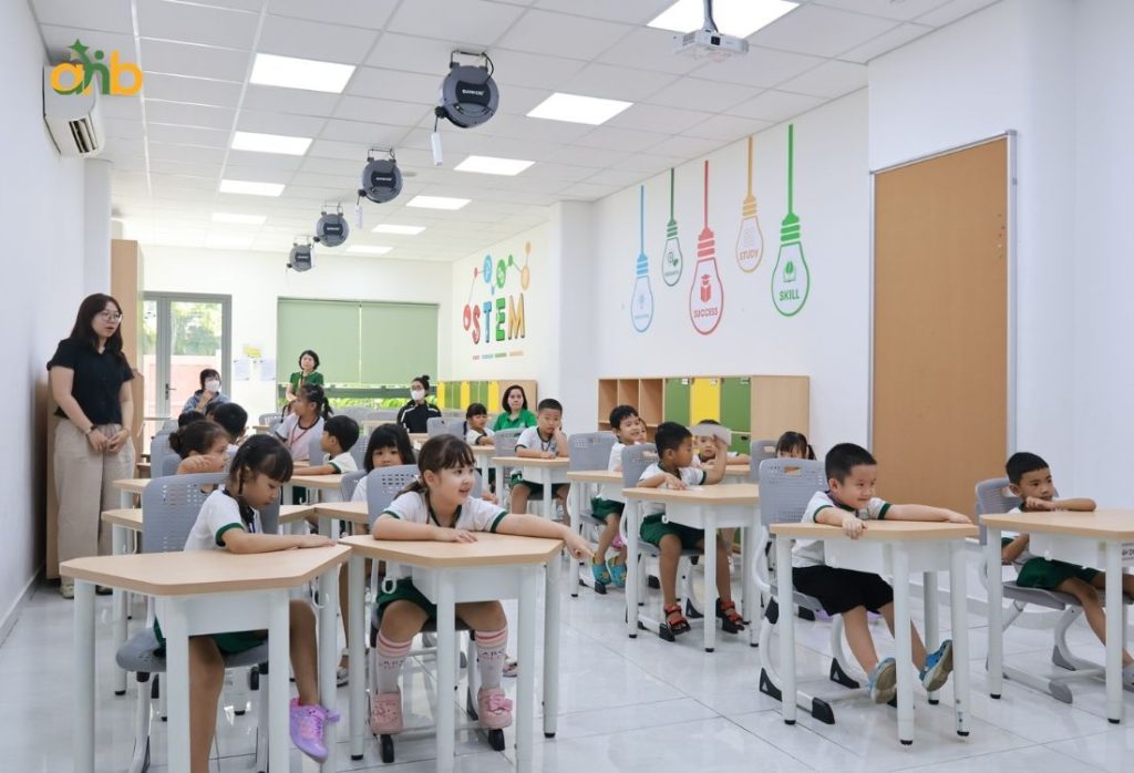 Học sinh tiểu học tại Anne Hill được tiếp cận tiếng anh từ sớm với chương trình Cambridge