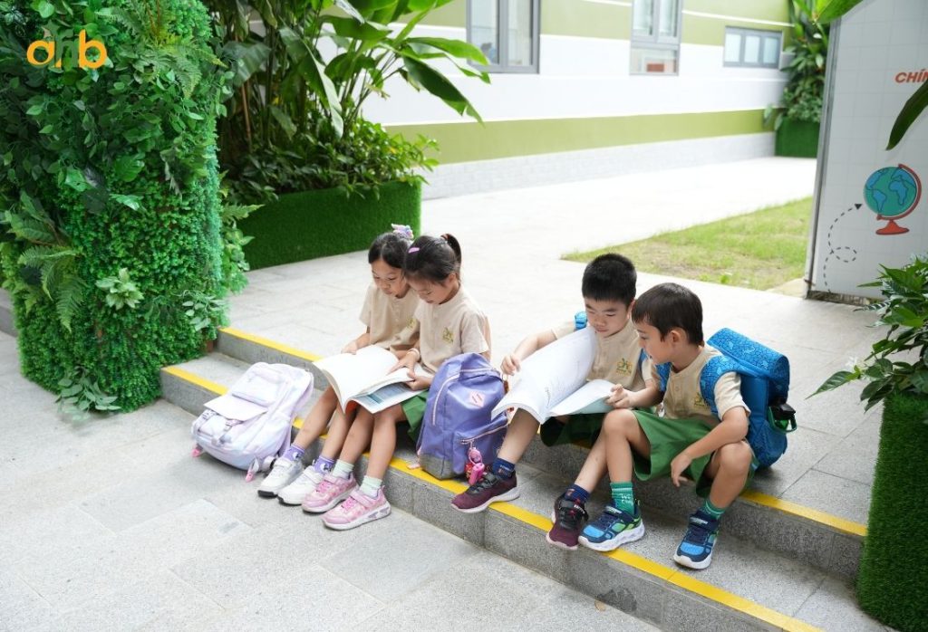 Mục tiêu chương trình tiếng anh tiểu học giúp trẻ làm quen với giao tiếp cơ bản
