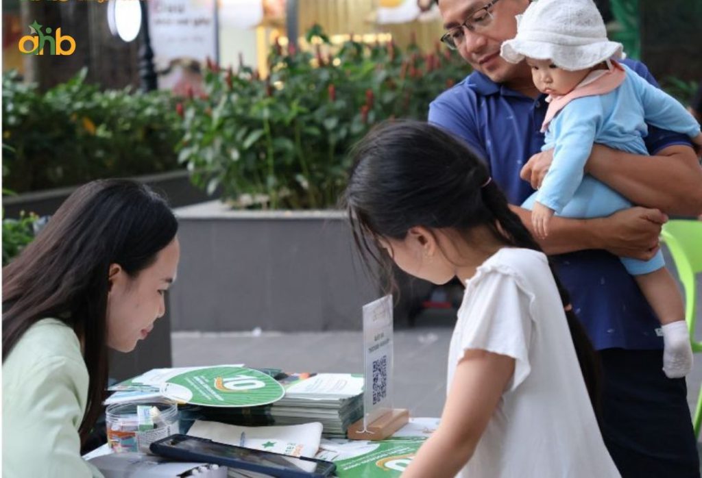 Phụ huynh đồng hành cùng trẻ tại các hoạt động trải nghiệm