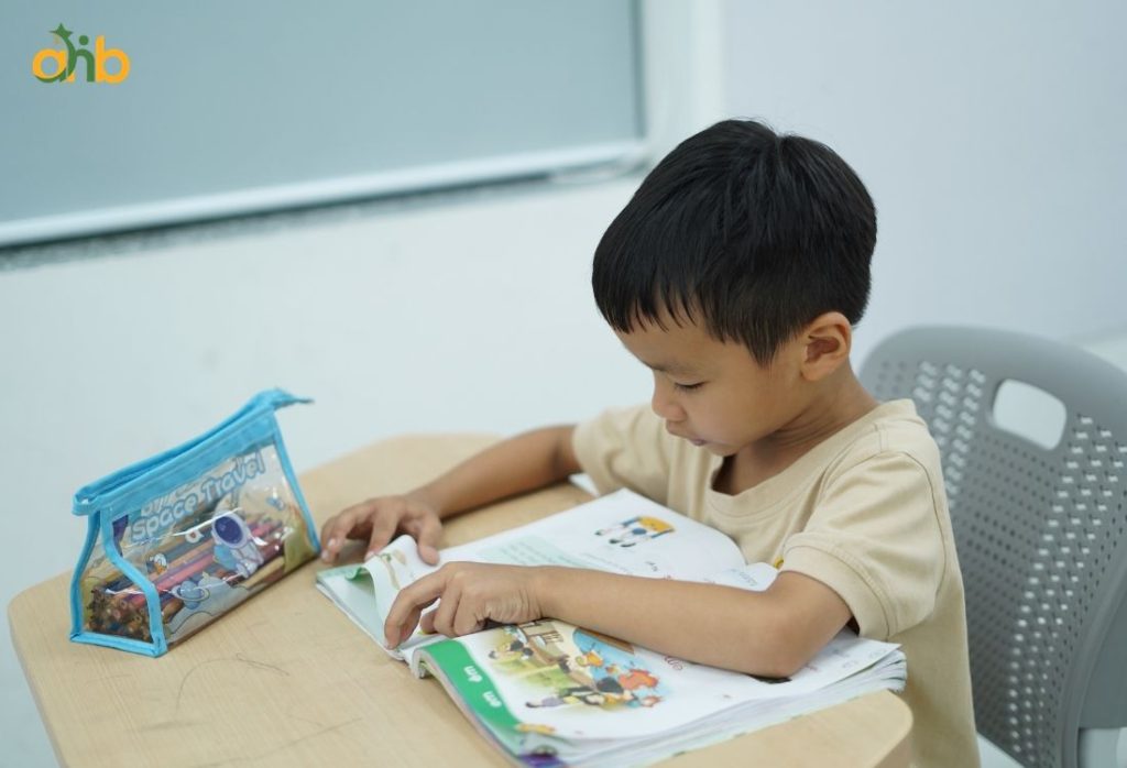 Đồ dùng học tập đầy đủ giúp trẻ học tập thuận tiện hơn