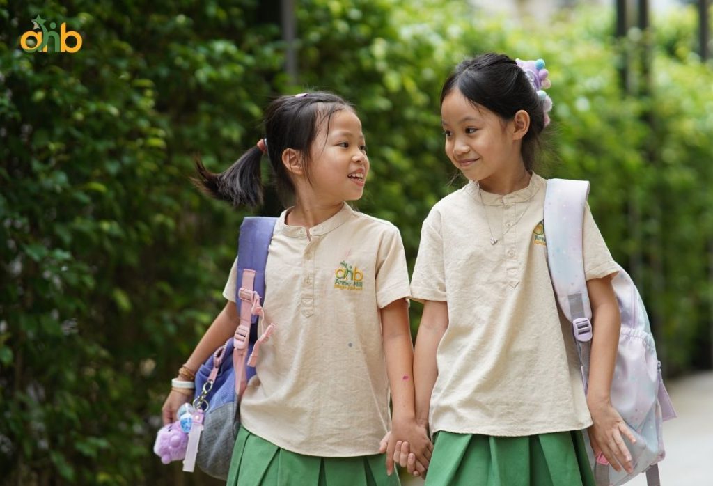 Phụ huynh có thể làm hồ sơ đăng ký học cho con trực tiếp tại trường