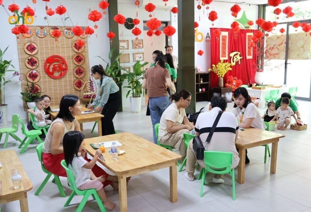 Phụ huynh nên tìm hiểu và được tư vấn kỹ hơn trước khi cho bé nhập học