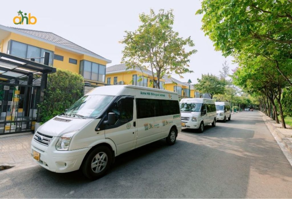Xe đưa đón các bé tuân thủ tiêu chuẩn an toàn