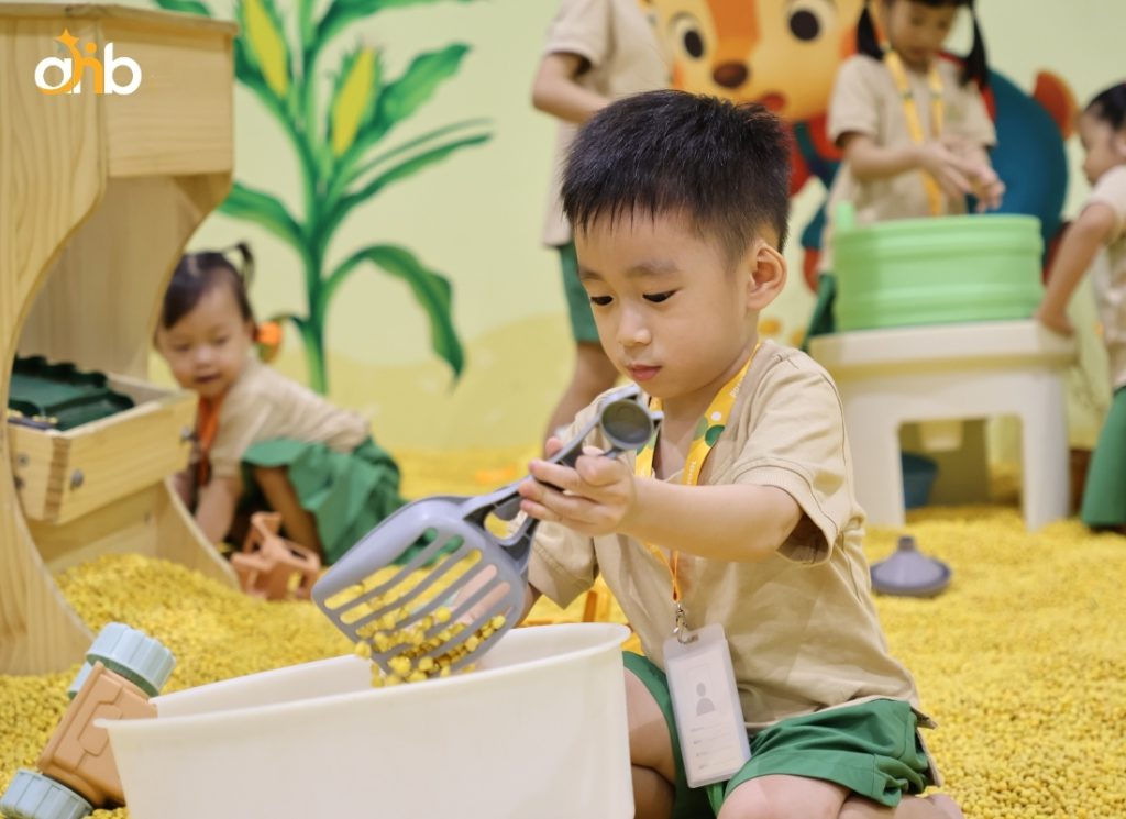 Môi trường học tập an toàn cho trẻ tác động đến sự phát triển não bộ và kỹ năng
