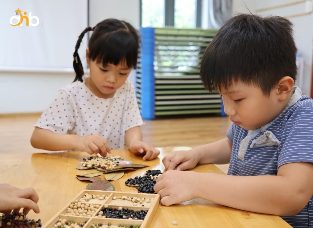Môi trường học tập an toàn cho trẻ bao gồm an toàn về tinh thần và không gian