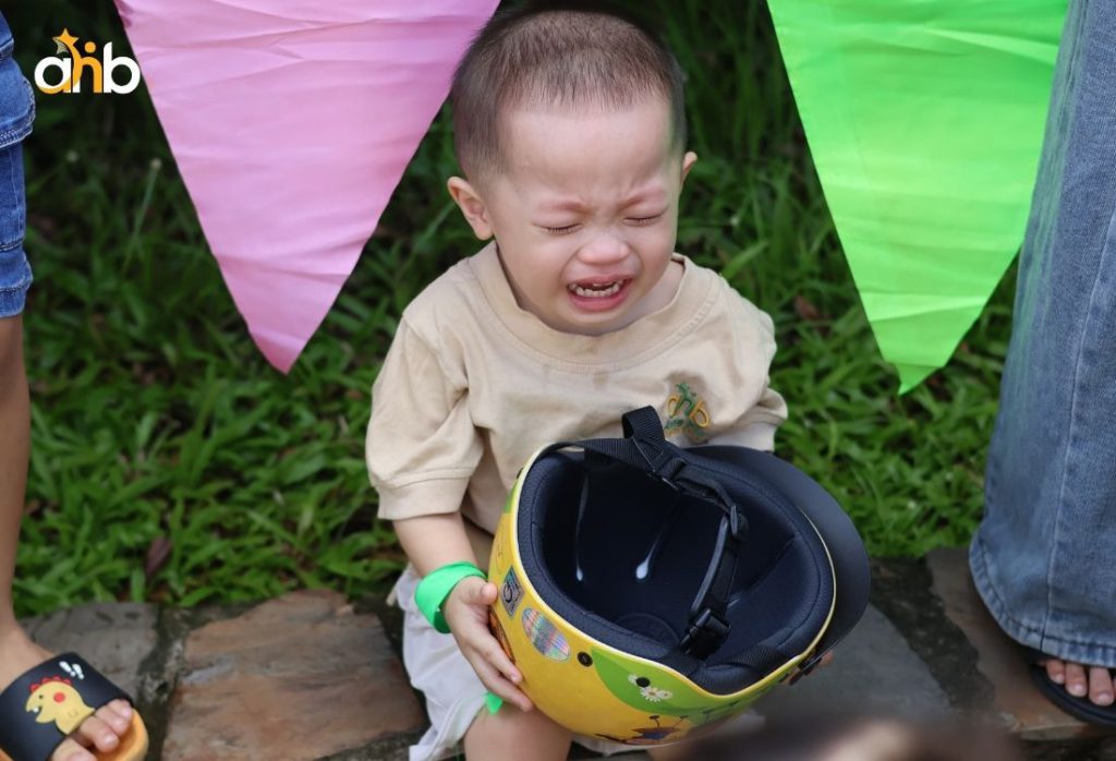 Công nhận cảm xúc la hét, khóc lóc của trẻ là cảm xúc tự nhiên