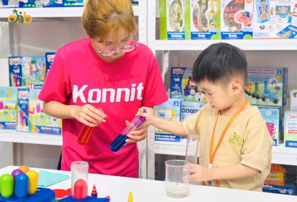 Cha mẹ không nên lúc nào cũng khen trẻ quá mức