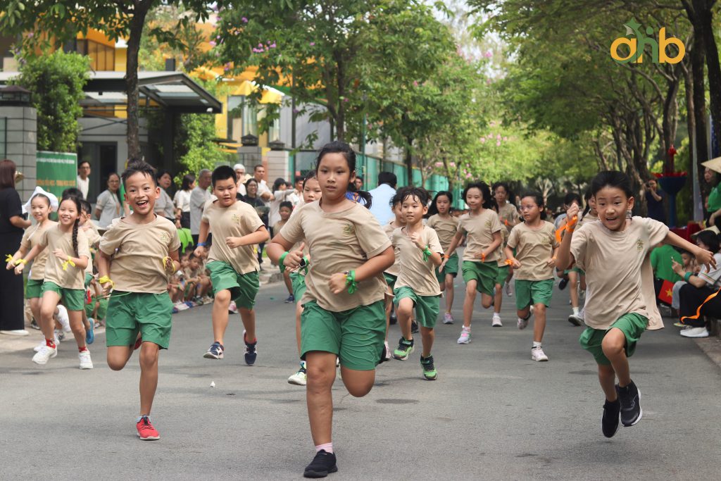 Khoảnh khắc cán đích