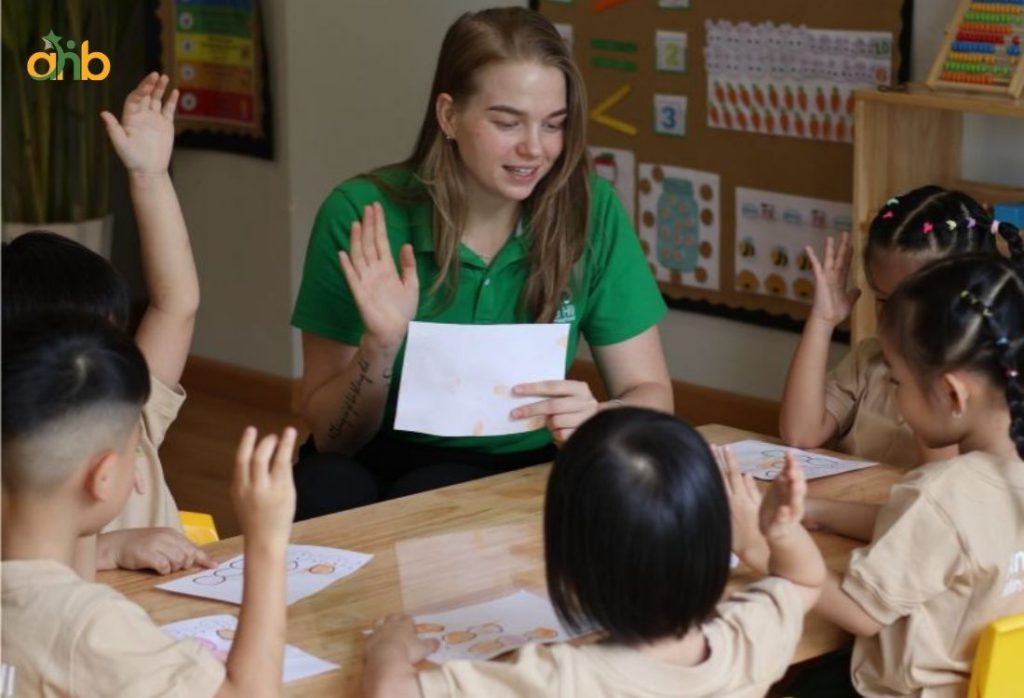 Trẻ được học song song hai ngôn ngữ sẽ tự tin hơn trong giao tiếp với người bản xứ