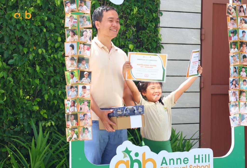 Trường song ngữ giúp trẻ phát triển cả kiến thức và khả năng ngoại ngữ