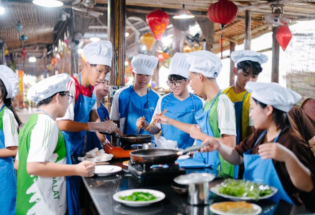 Trải nghiệm nấu món ăn văn hóa truyền thống tại trường BVIS