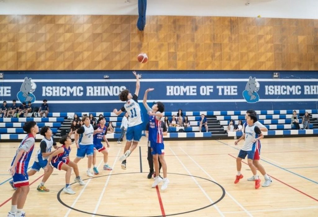 Sân thể thao trong nhà trường International School Ho Chi Minh City