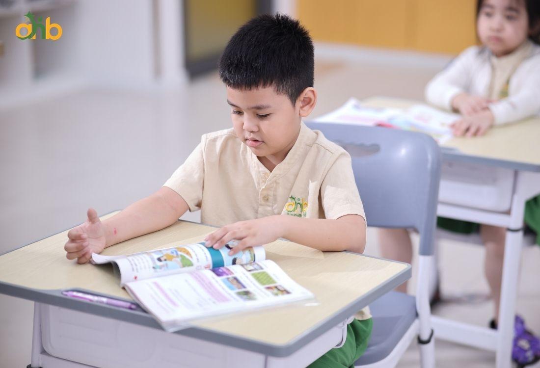 Chương trình học thay đổi có thể gây áp lực cho trẻ khi bước vào lớp 1