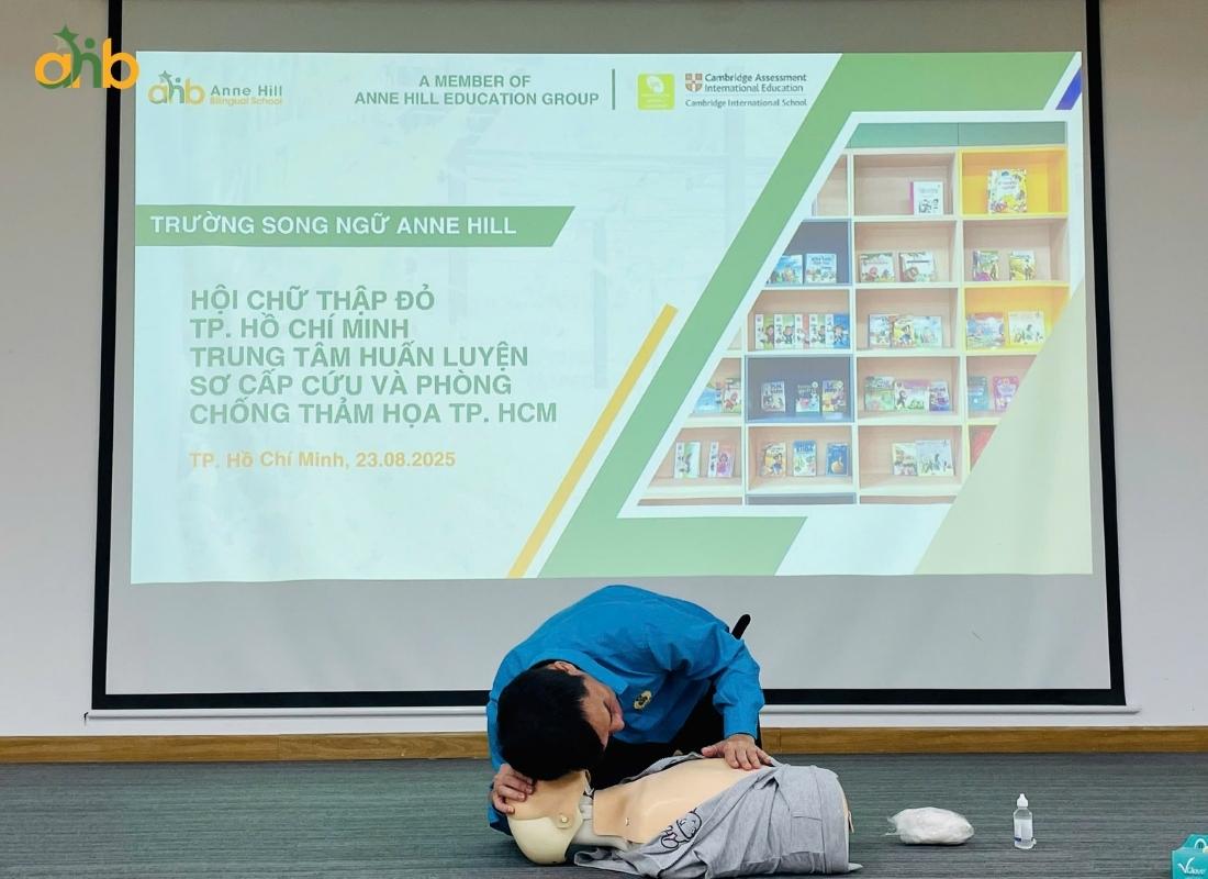 Đội ngũ giáo viên tại Anne Hill được đào tạo các khóa sơ cứu để kịp thời xử lý tình huống