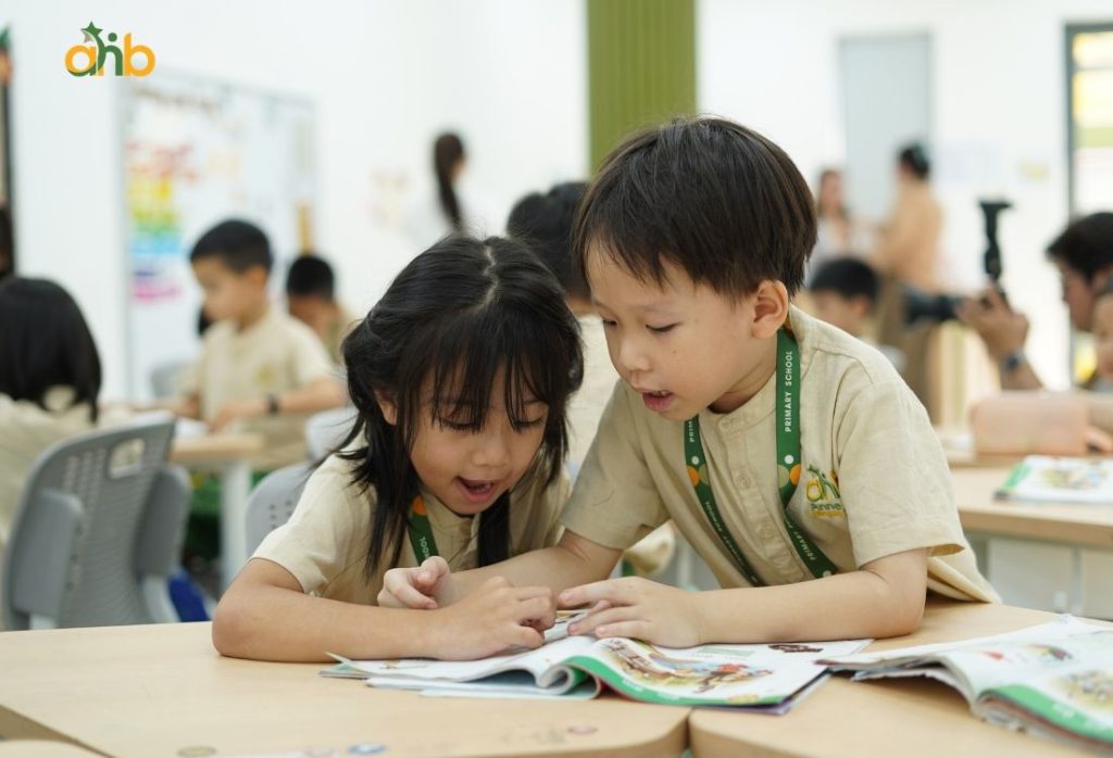Trẻ bắt đầu làm quen với con chữ, phép tính