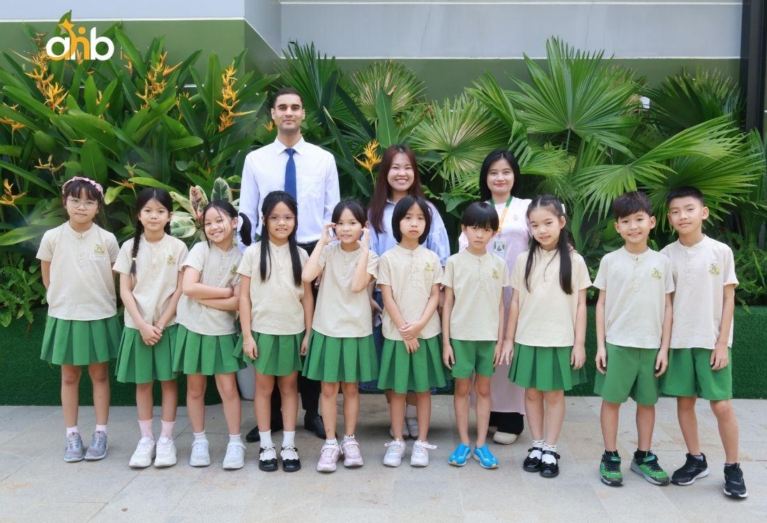 Môi trường học tập chất lượng cao với sĩ số ít giúp mỗi học sinh đều nhận được sự quan tâm và chăm sóc toàn diện