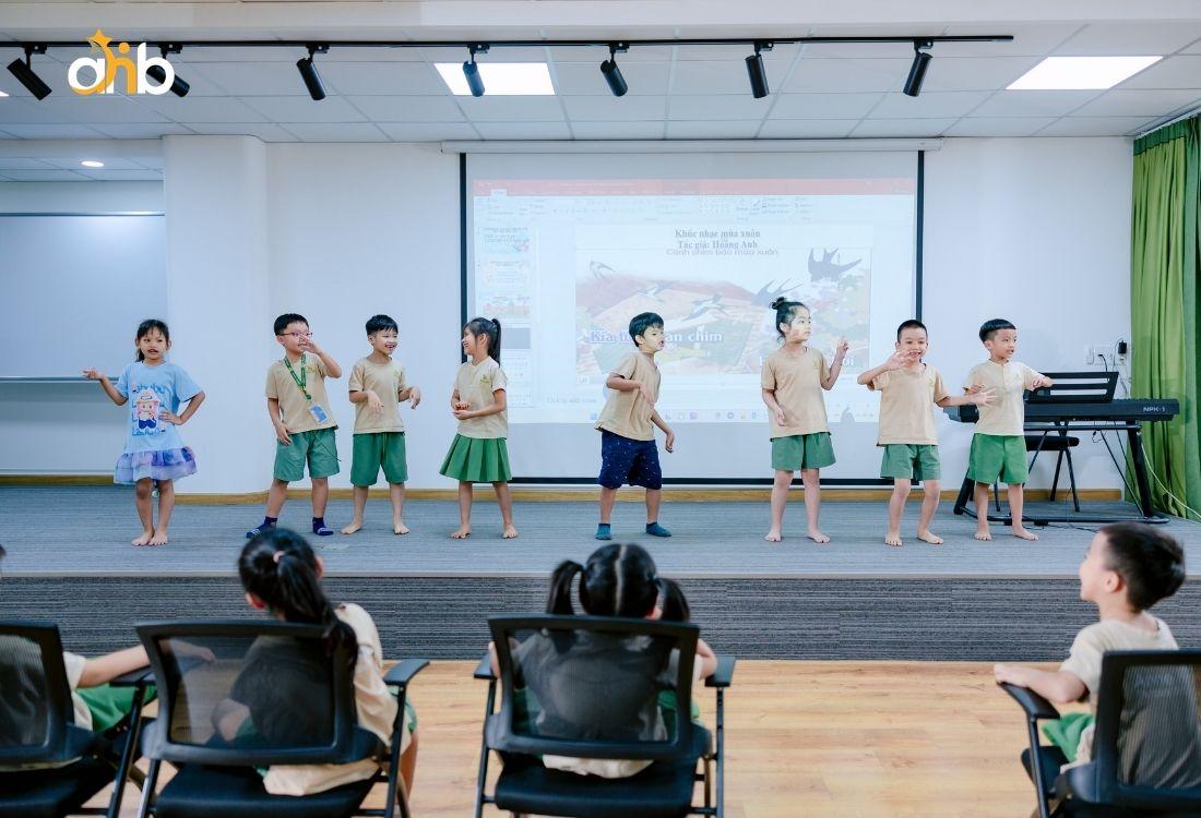 Trường AHB giúp trẻ thích nghi môi trường học tập nhanh chóng