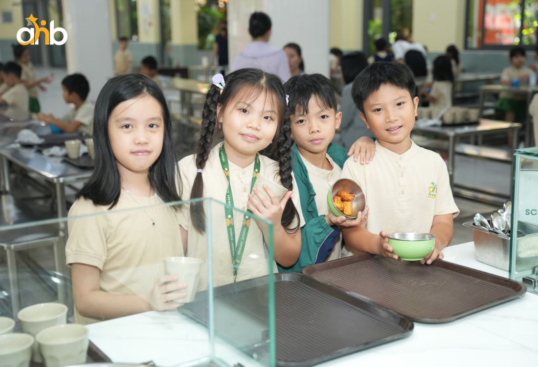 Thay đổi thể chất khi con dậy thì như thay đổi giọng nói, da dầu, mụn trứng cá