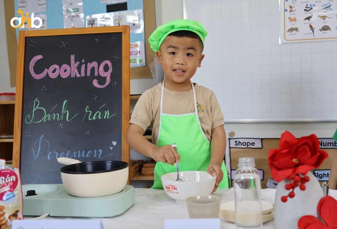 Trẻ 3 tuổi chơi đóng vai - hình thức "diễn tập" giúp bé phát triển ngôn ngữ giao tiếp