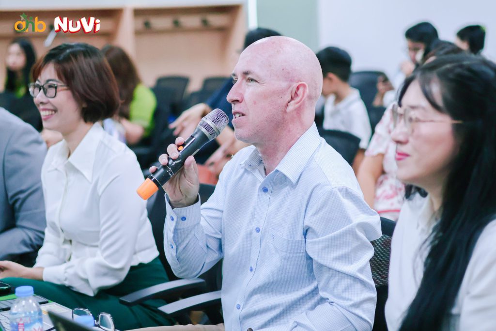 Thầy Michael - Giáo viên Cambridge của AHB giao lưu với những tài năng nhí của Anne Hill Stars 2026