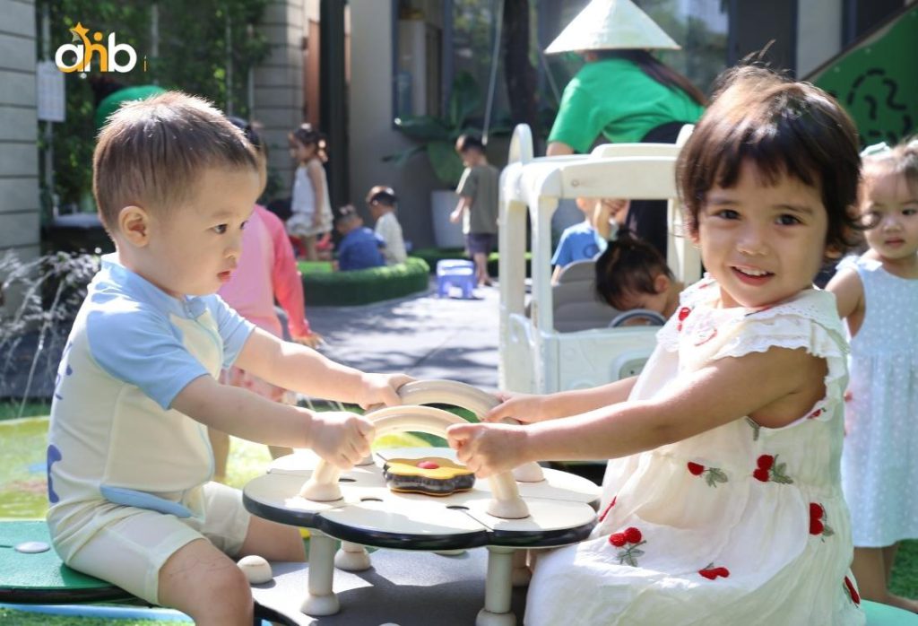 Giai đoạn chuyển tiếp sẽ nhẹ nhàng hơn khi phụ huynh chuẩn bị tâm lý cho con từ trước