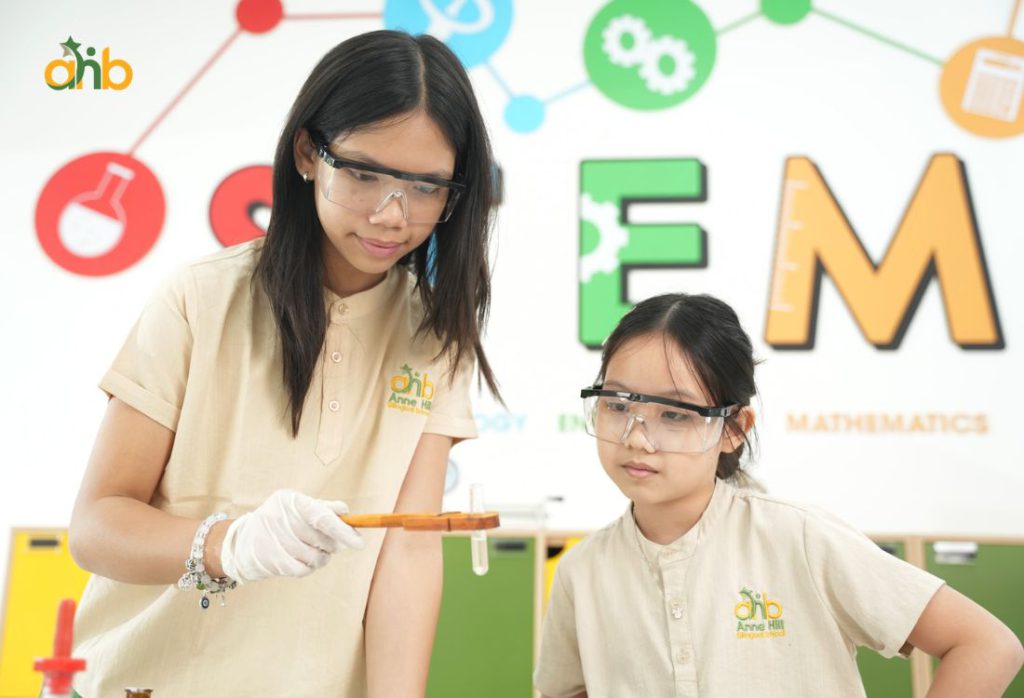 Khoa học tự nhiên là môn tích hợp mới ở THCS - gộp Vật lý, Hóa học và Sinh học