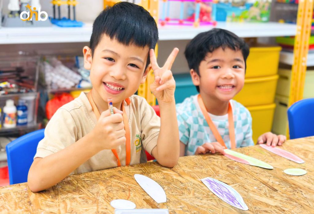 Chương trình mầm non cho trẻ dưới 2 tuổi tập trung vào khám phá giác quan, vận động và ngôn ngữ