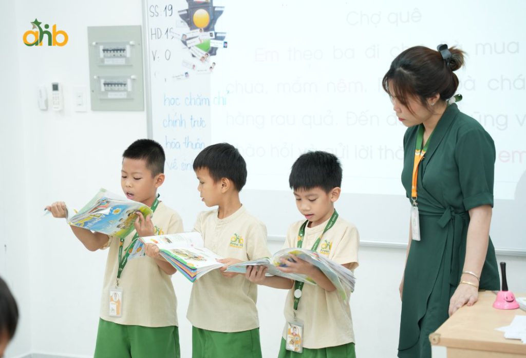 Thuyết trình là kỹ năng có thể rèn luyện - con càng thực hành sớm, càng tự tin hơn