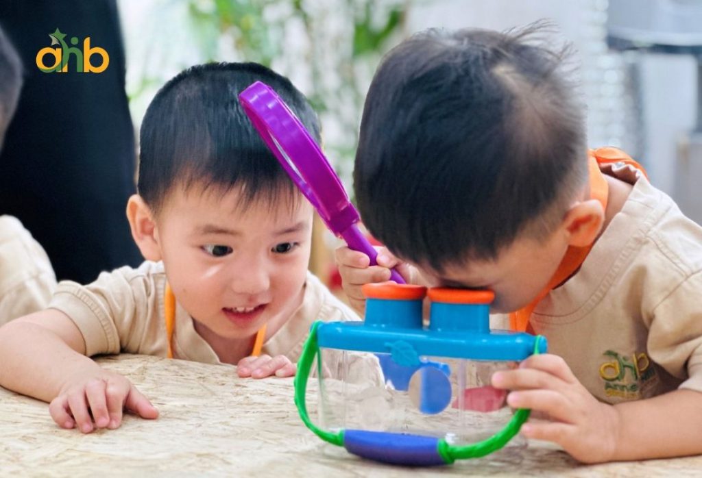 Nhận diện cảm xúc là bước đầu tiên trong giáo dục cảm xúc cho trẻ mầm non