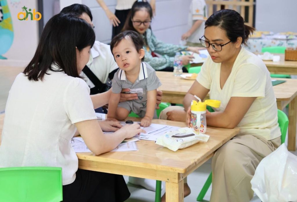 Phụ huynh cần cân nhắc kỹ ưu nhược điểm của từng loại trường trước khi quyết định 